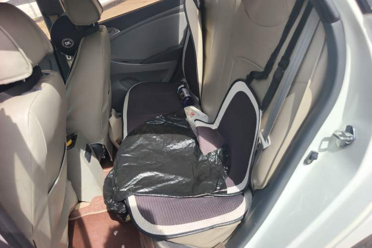 Used Hyundai Verna (older generation) 2014 1.4L Automatic Smart GLS Left Rear Seat