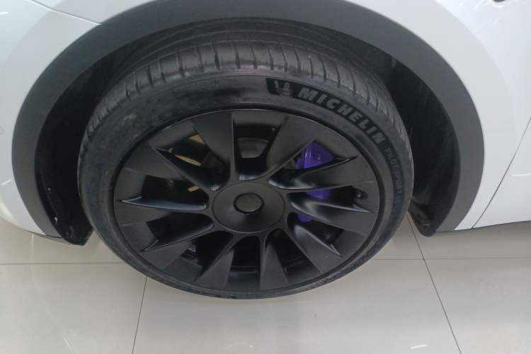 Used Tesla Model Y 2022 Long-Range All-Wheel-Drive Version