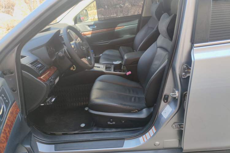 Used Subaru Outback 2011 2.5i Luxury Edition Left Front Seat