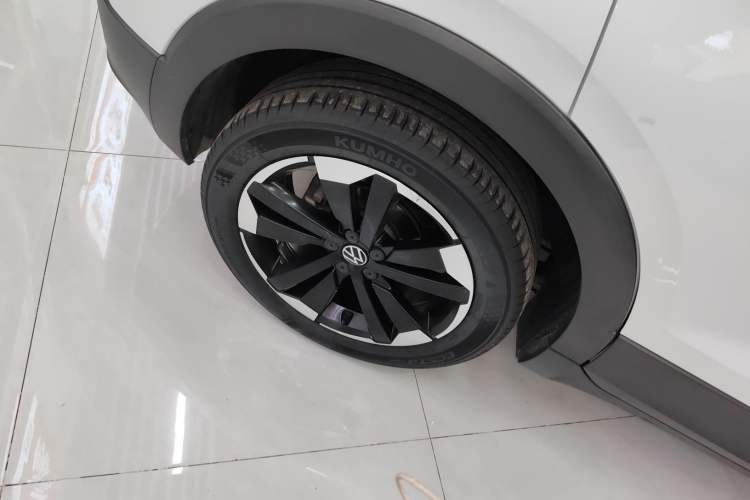 Used Volkswagen Tacqua 2023 200TSI DSG Joy-Connect Edition Right Rear Wheel Hub