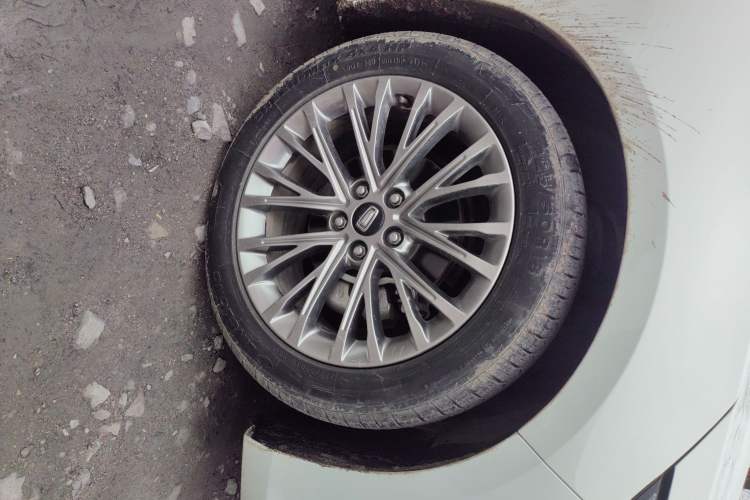 Used Bestune B70 2023 Third Generation 1.5T Automatic Enjoyment Version Right Front Wheel Hub