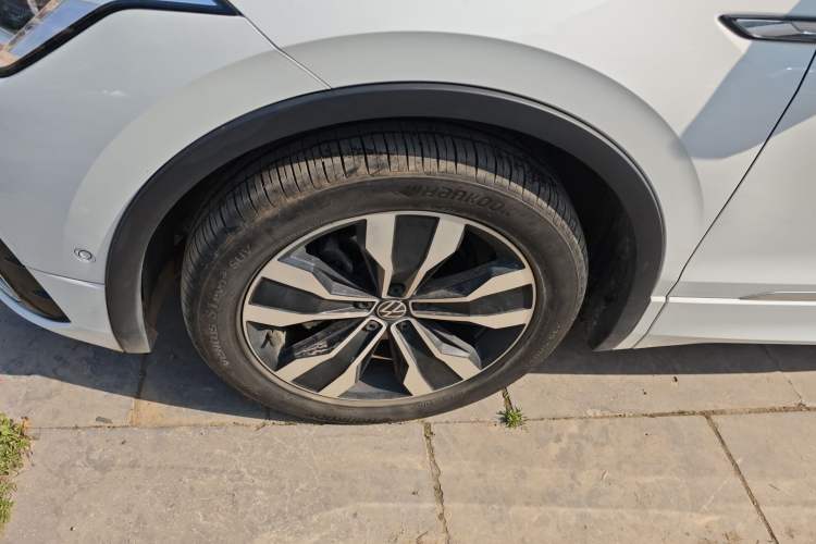 Used Volkswagen Tiguan L 2024 330TSI Automatic Two-Wheel Drive R-Line Enhanced Edition Exterior 4