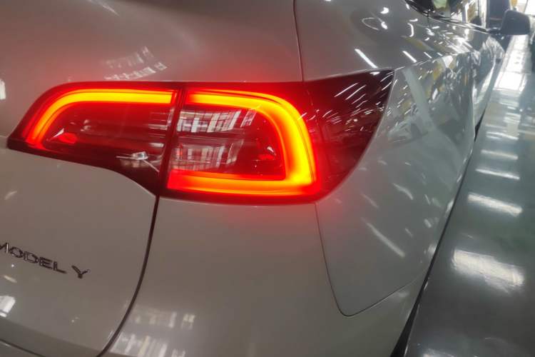 Used Tesla Model Y 2021 Long-Range All-Wheel-Drive Version