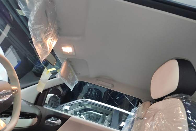 Used CHANGAN NEVO Lumin 2026 Model Treasure Edition 205km Passionate Beige Ningde Headliner