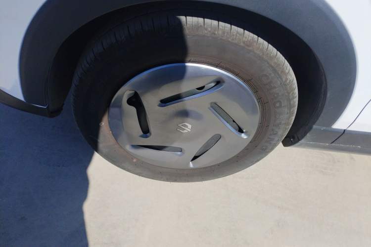 Used Leapmotor T03 2024 200 Lite Edition Left Front Wheel Hub