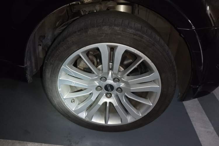 Used Land Rover Range Sport 2012 3.0 TDV6 HSE Diesel Edition Right Front Wheel Hub