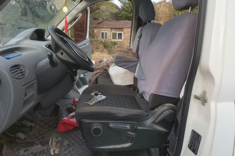 Used SAIC MAXUS Xintu V80 2018 2.5T 6-Speed Manual Aoyuntong Short Wheelbase Mid-Height 5-6 Seater