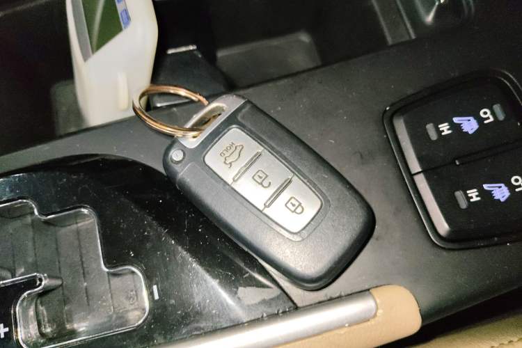 Used Hyundai Sonata 2013 2.0L Automatic Luxury Edition Interior 1