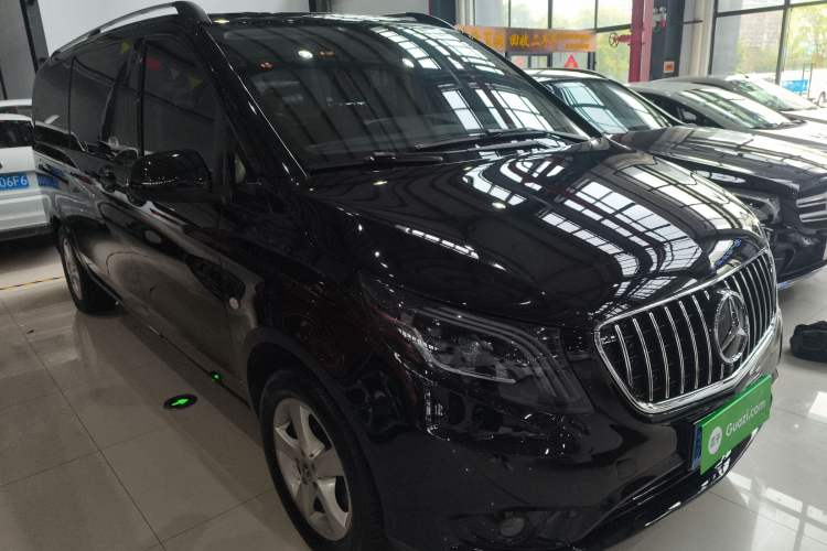 Used Mercedes-Benz Vito 2020 2.0T Elite Version 7 Seats Front Right 45 Deg