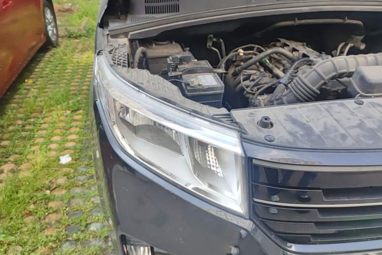 Used Wuling Hongguang PLUS 2020 1.5L Manual Comfort 7-Seater Right Front Headlight