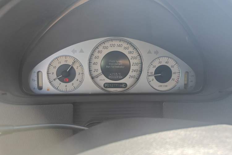 Used Mercedes-Benz CLK-Class 2006 CLK 350 Convertible Sports Car Instrument Cluster