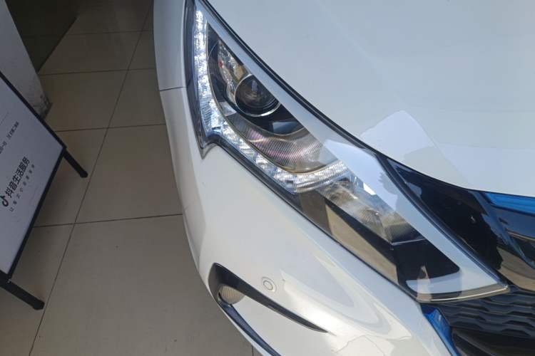 Used BYD Qin New Energy 2017 Qin EV300 Luxury Edition Right Front Headlight