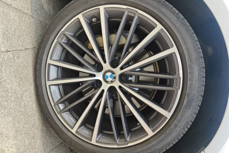 Used BMW 5 Series 2020 530Li Luxury Edition M Sport Package Right Front Wheel Hub