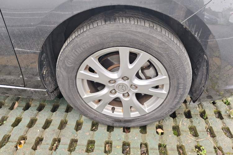 Used Mazda 6 2012 2.0L Automatic Elite Edition Right Front Wheel Hub