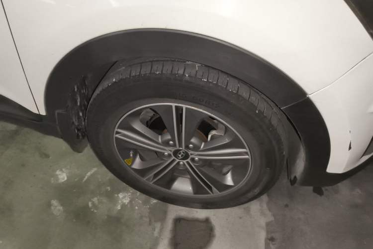 Used Hyundai ix25 2015 1.6L Automatic Two-Wheel Drive Smart GLS Trim Right Front Wheel Hub