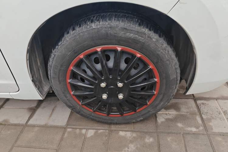 Used Honda Fit 2014 1.5L LX CVT Comfort Model Right Front Wheel Hub