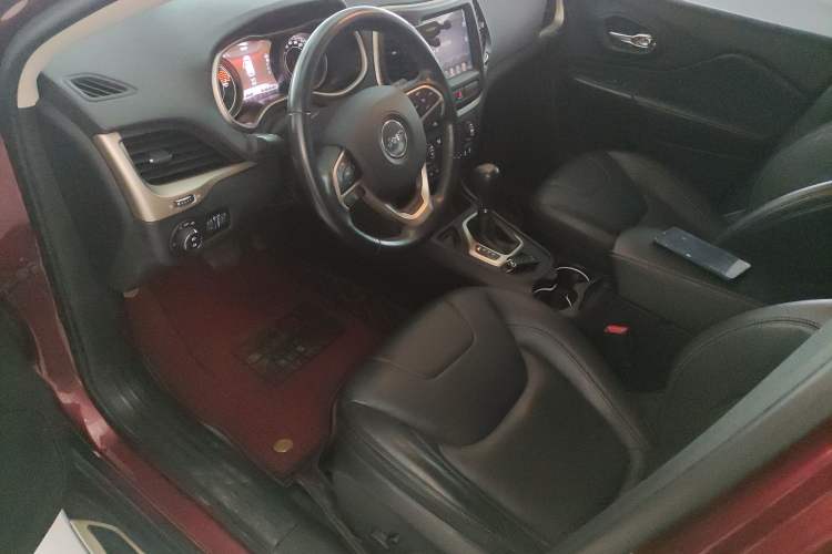 Used Jeep Cherokee 2016 2.0L Superior Edition