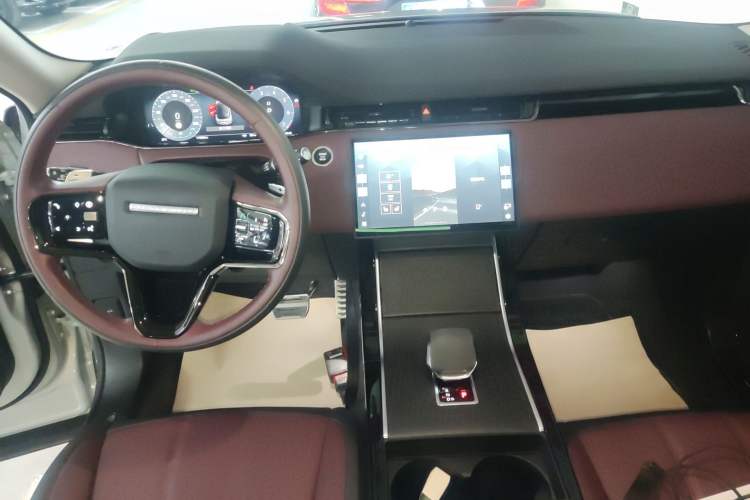 Used Land Rover Range Evoque 2024 Aurora L 249 PS Prestige Light-Chasing Edition
