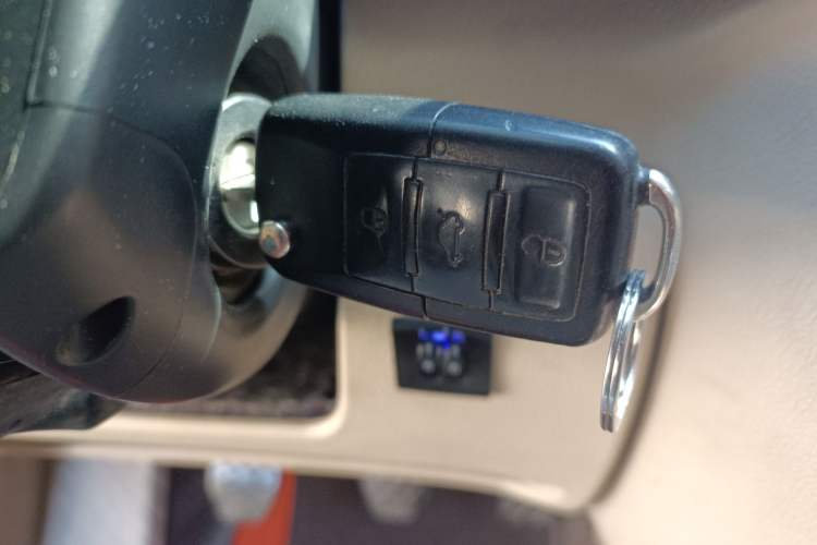 Used Volkswagen Passat 2009 2.0L MFI Manual Luxury Edition