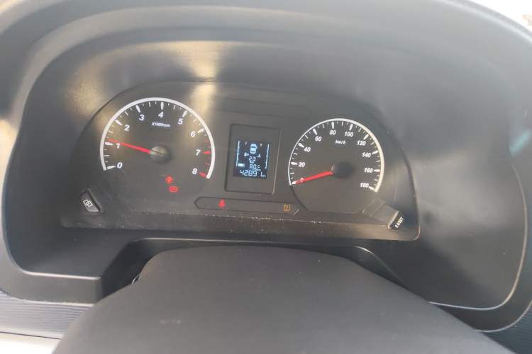 Used FORTHING Lingzhi 2022 M5 1.6L Practical 7-Seater
