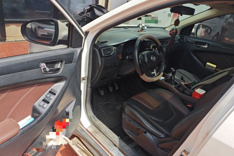 Used Dongfeng Fengon 580 2016 1.5T Manual Luxury Edition
