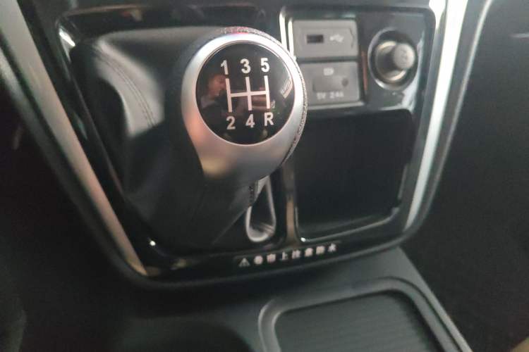 Used JAC Refine M3 2025 PLUS 1.8L Manual Smart Connect Version 7/8 Seats
