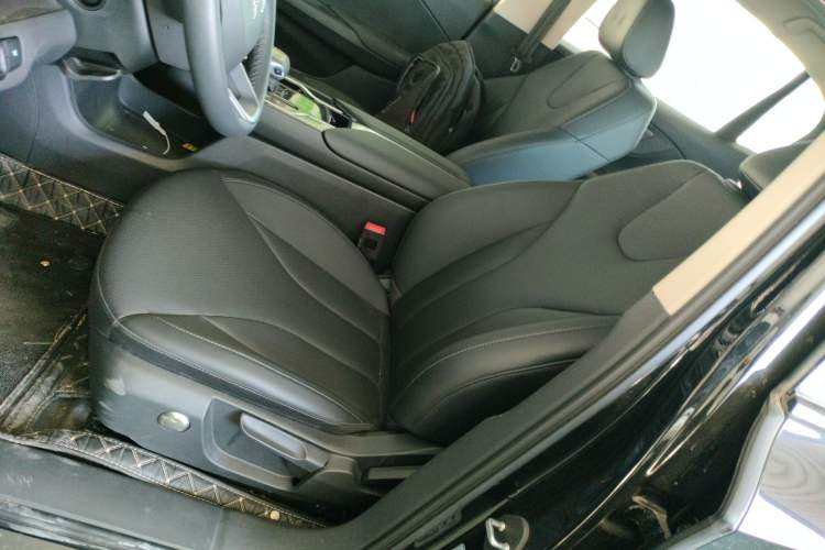 Used Hongqi E-QM5 2022 431 km Charge & Enjoy Edition
