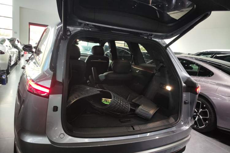 Used ONVO Luxeed L90 2025 Model—Ultra Six-Seater Version