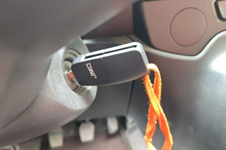 Used JMC Fushun 2022 2.0T Manual Multi-Function Passenger Vehicle Short Wheelbase Low Roof 6-Seater Vehicle Key