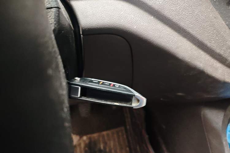 Used Wuling Hongguang V 2022 1.5L Jingqu Version Hydraulic Power Steering LAR Vehicle Key