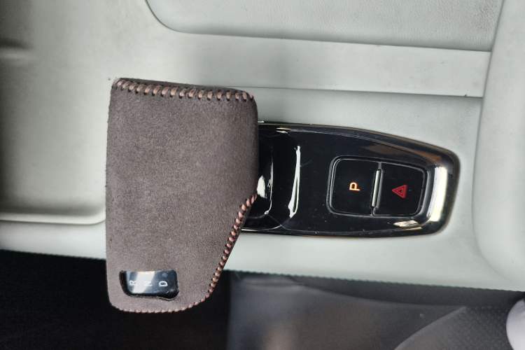 Used CHANGAN UNI-Z New Energy 2024 Blue Whale Smart Electric iDD 125km Excellence Model Gear Lever