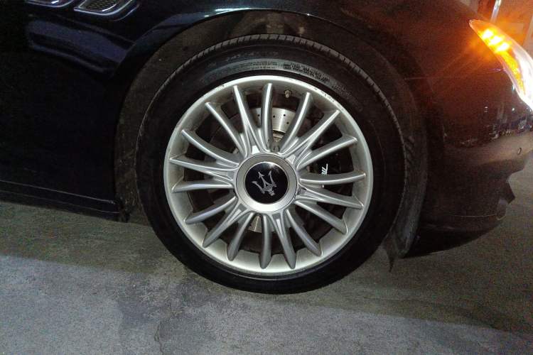 Used Maserati President 2013 3.0T Standard Model Right Front Wheel Hub