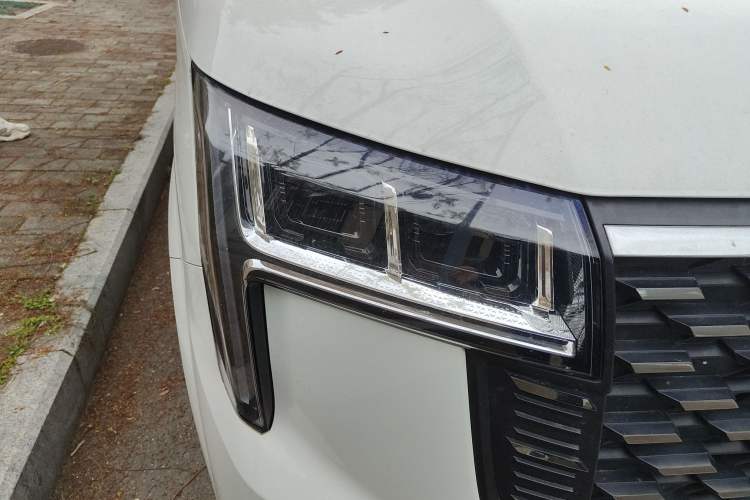 Used SAIC MAXUS Xintu V80 2024 Aotuntong 6MT Short-Wheelbase Mid-Roof Model 127 Ps 5-Seater