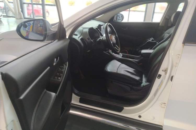 Used Kia Sportage R 2015 2.0L Automatic Two-Wheel Drive DLX Model
