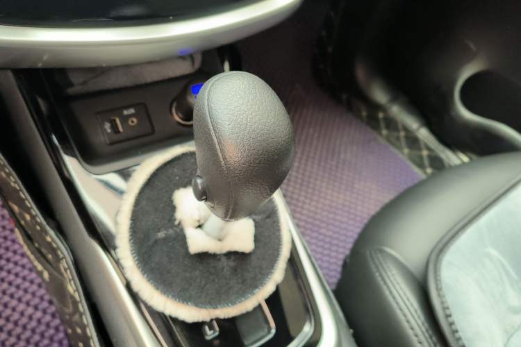 Used Nissan Tiida 2021 1.6L CVT Cool Edition Gear Lever