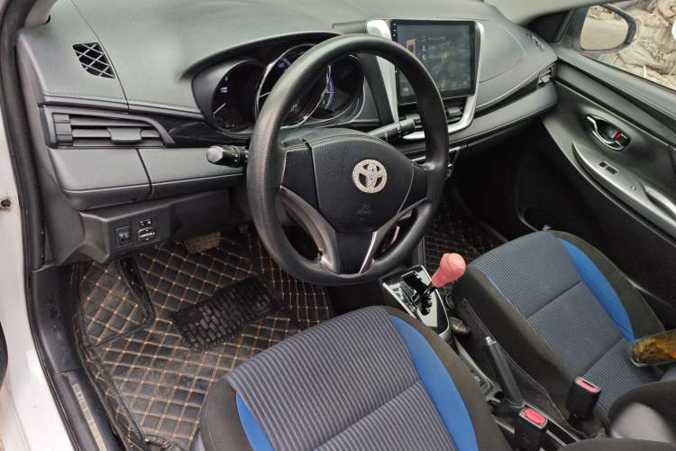 Used Toyota YARiS L Zhi Xuan 2016 Revised Version 1.5G CVT with Dynamic Sunroof Center Console