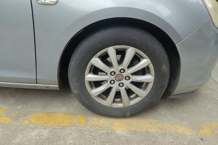 Used Buick GT 2011 GT 1.8L Automatic Fashion Edition Leather Model Right Front Wheel Hub