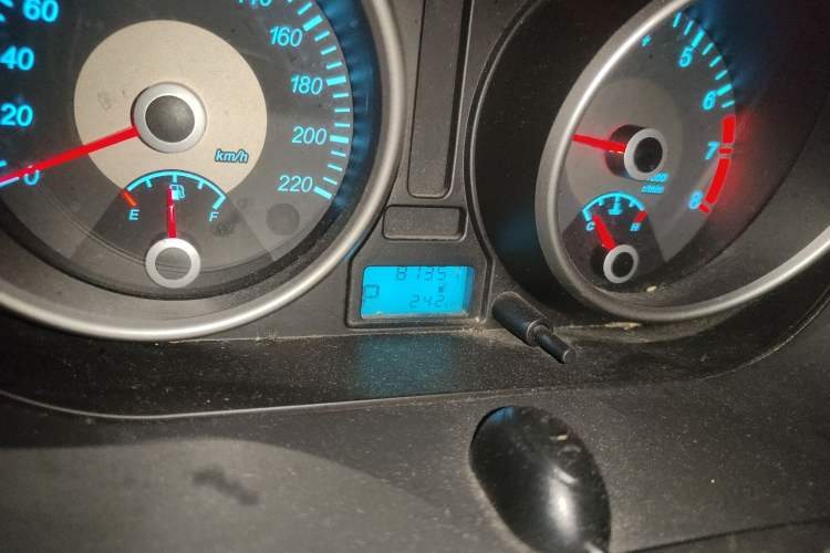 Used Buick Excelle 2013 1.5L Automatic Luxury Model Odometer Close Up