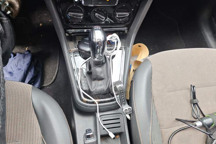 Used Volkswagen C-TREK 2017 230TSI DSG Comfort Version Gear Lever