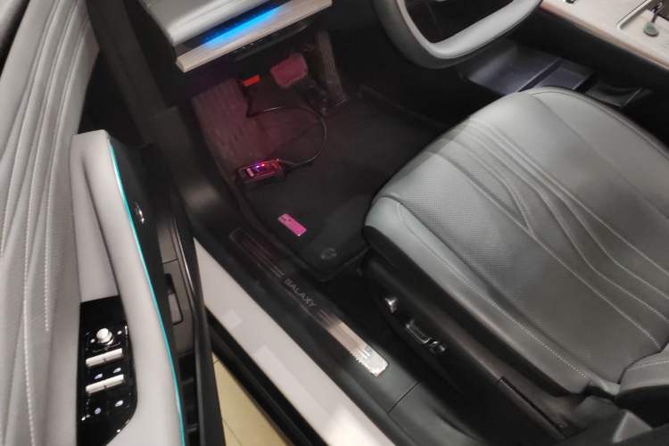 Used Geely Galaxy E8 2024 665 km Range Rear-Drive Starship Long-Range Version Driver Seat