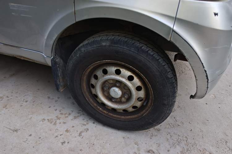 Used Wuling Rongguang 2012 1.2L Extended Basic Version LJY Right Front Wheel Hub