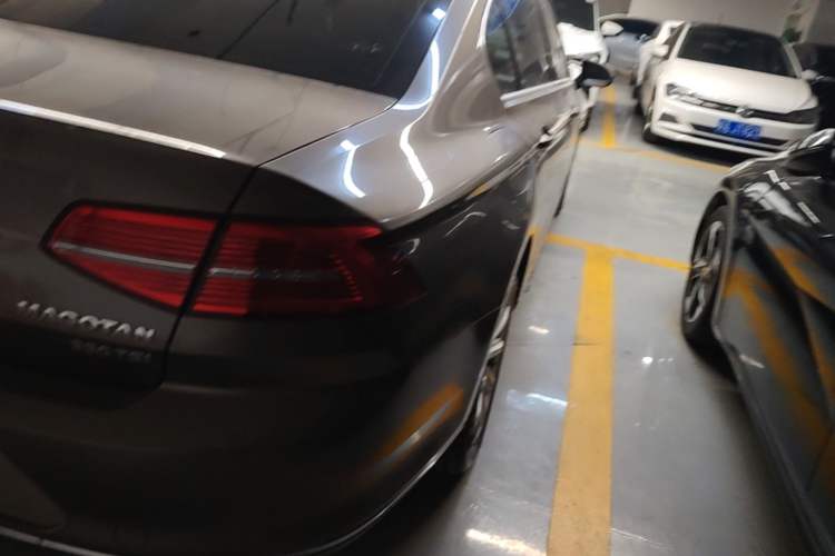 Used Volkswagen Magotan 2017 330TSI DSG Leading Model Right Rear Taillight