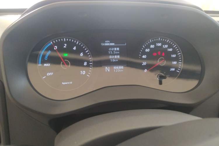 Used Wuling Yangguang 2024 300KM Comfort Version Passenger Van 75kW