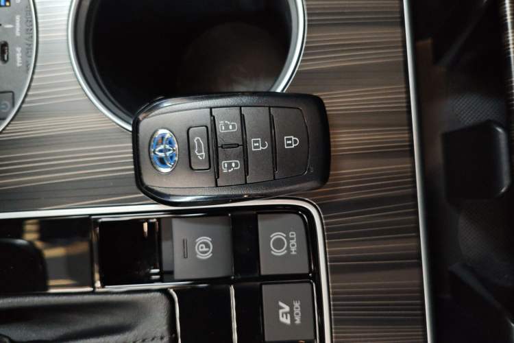 Used Toyota Granvia 2022 2.5L Hybrid Flagship Edition Interior 1