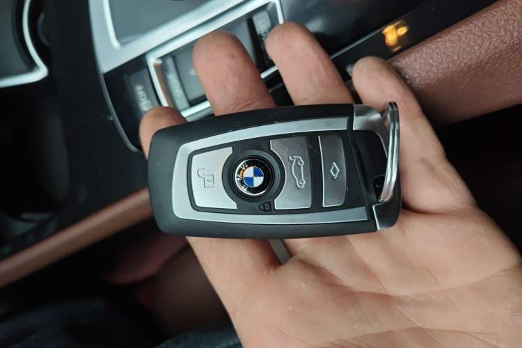 Used BMW 5 Series GT 2014 528i Leading Model
