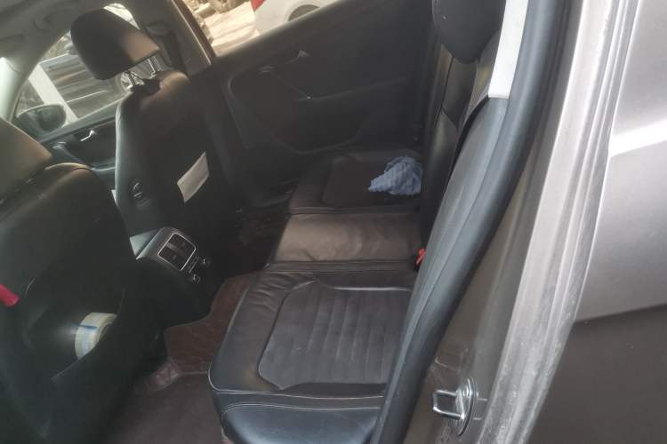 Used Volkswagen Magotan 2012 1.8TSI Prestige Model Left Rear Seat