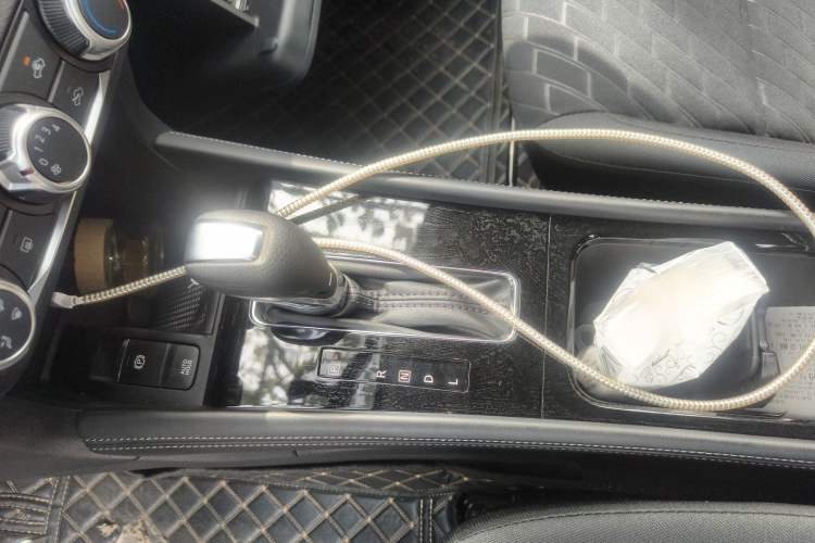 Used Nissan Kicks 2023 Jingqing Edition 1.5L Combining "Power" with a Stylish Touch Gear Lever