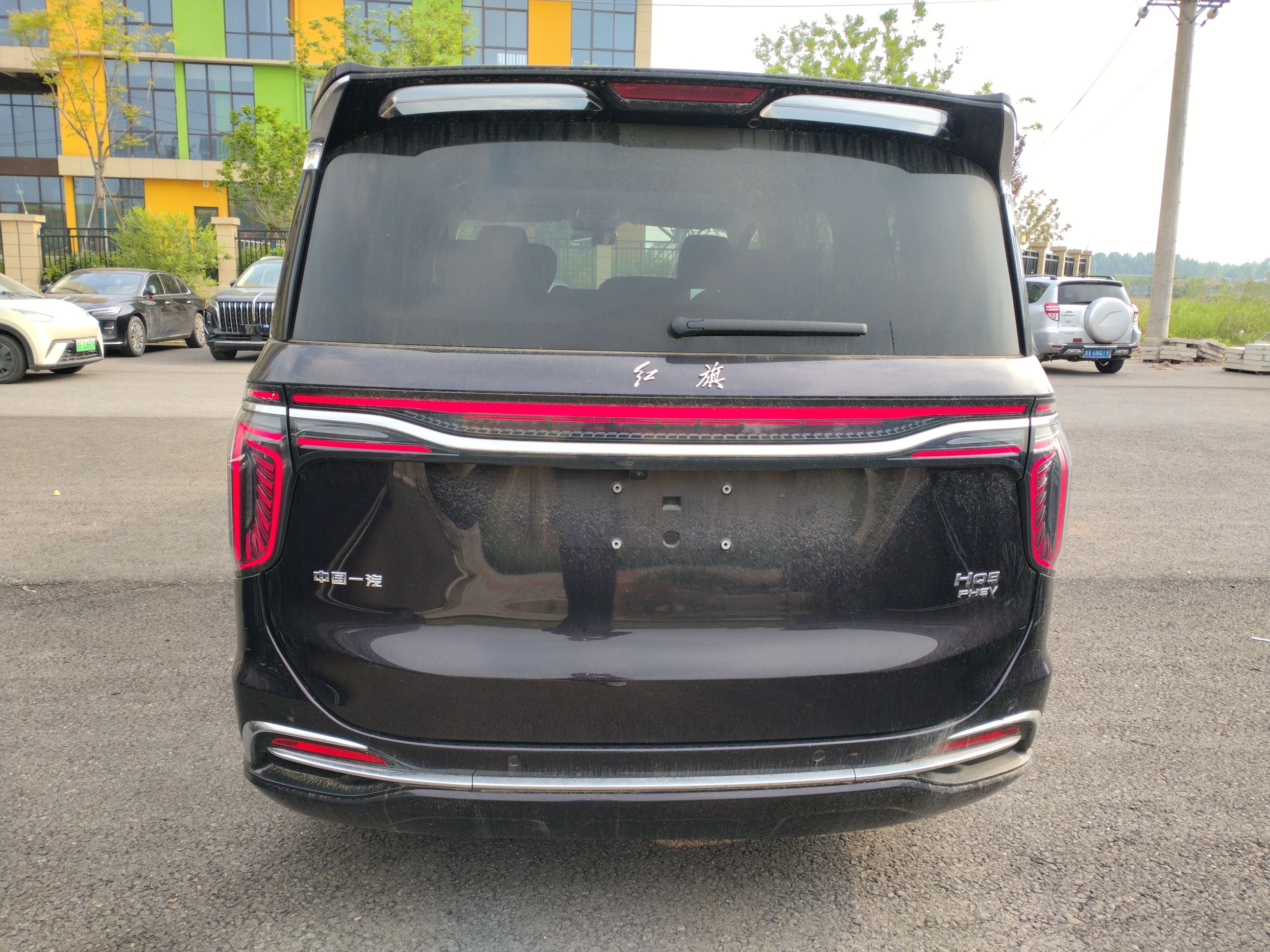 Hongqi HQ9 PHEV 2024 2.0T Four-Wheel Drive Business Edition — снимка 3