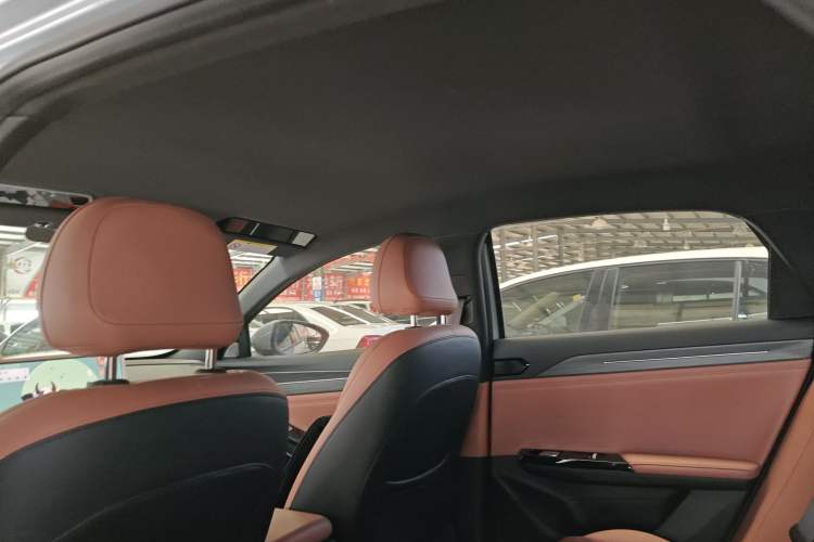 Used Geely Galaxy L6 2025 EM-i 140km Long-Range Version Headliner