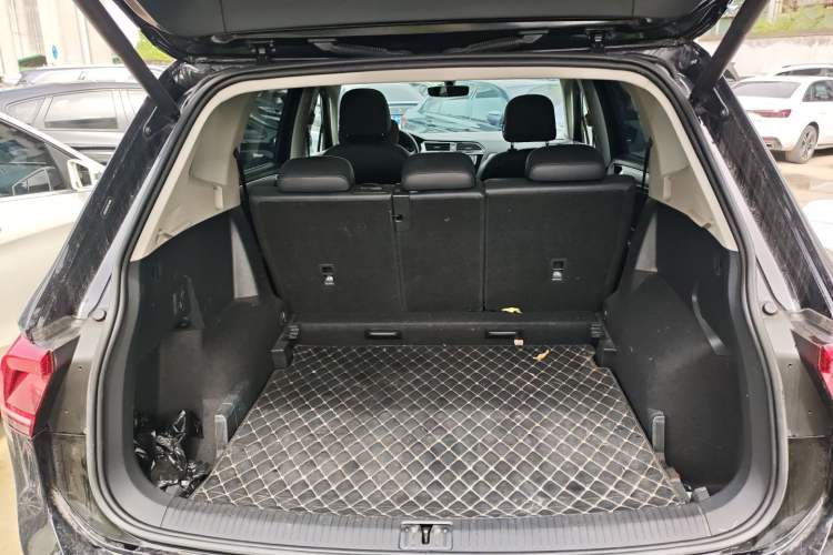 Used Volkswagen Tiguan L 2017 330TSI Automatic Two-Wheel Drive Flagship Edition Trunk